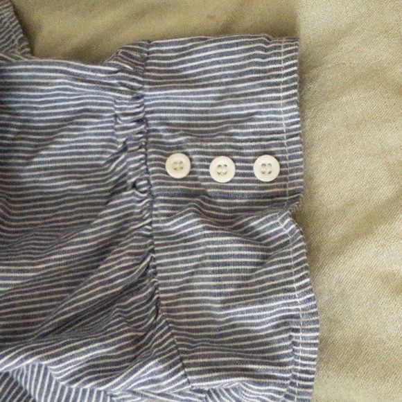 Strawberry stretch button down top size medium (junior) - Picture 4 of 5